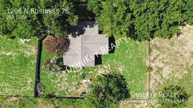 Building Photo - 1206 TX-78 BUS