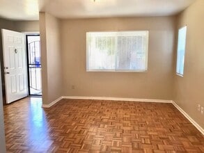 Building Photo - 3 bed 1.5 bath Townhouse in Richmond - AVA...