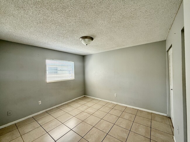 Building Photo - 723 Michigan Ct