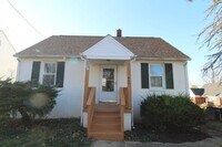 Building Photo - Two bed one bath. Big backyard. Street and all street parking.