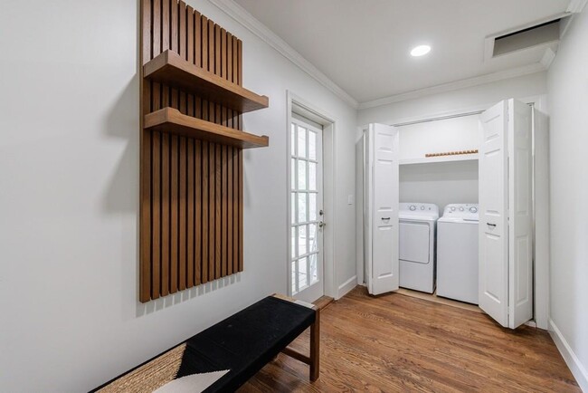 Building Photo - 459 Atlanta Country Club Dr