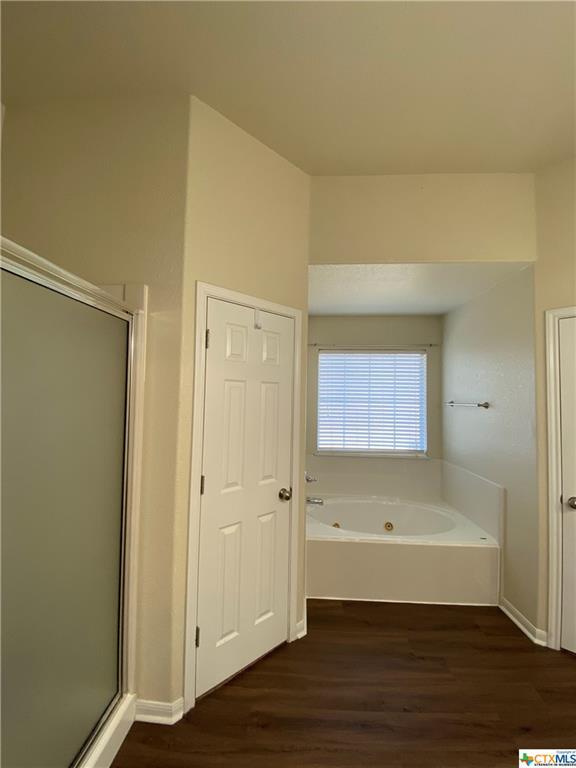 Building Photo - 1910 Stonehenge Dr