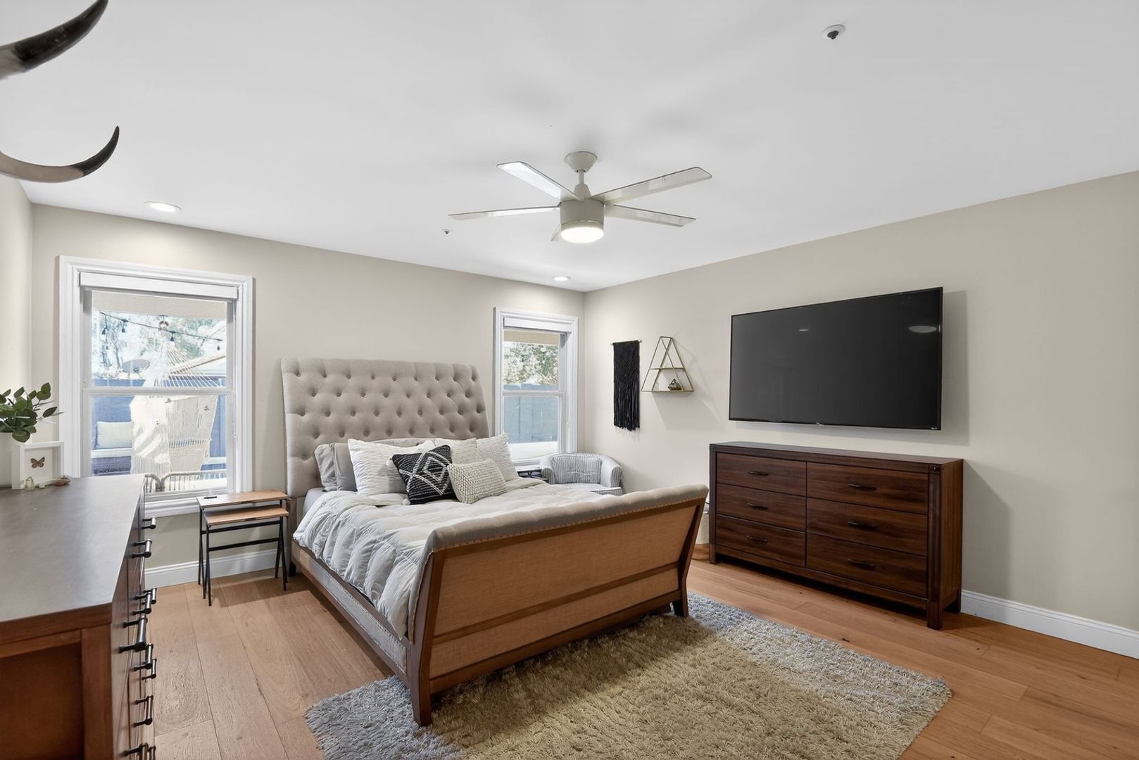 Building Photo - 8807 E Dahlia Dr