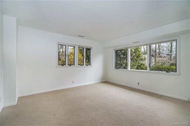 Building Photo - 7 Susan Ct