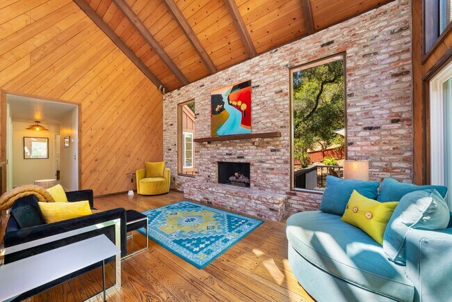 Building Photo - Stunning Mid-Century Modern 5bed/3.5 bath Home on 1.92 acres