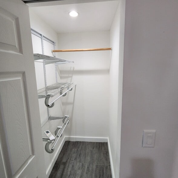 Building Photo - 14550 NE 2nd Ave