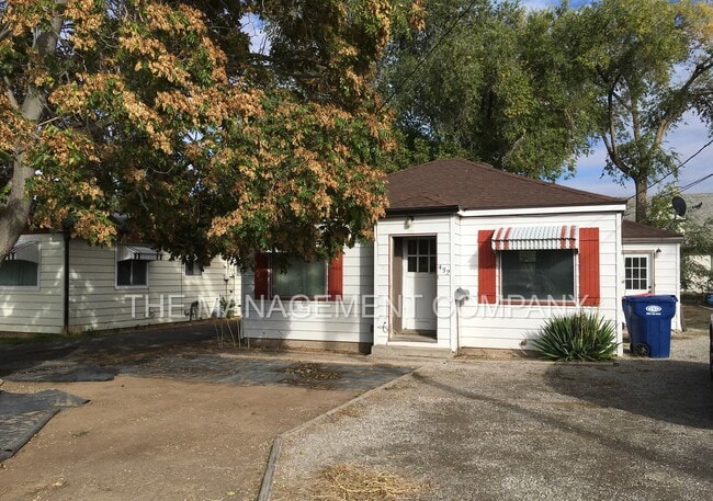 Building Photo - 432 Locust St N