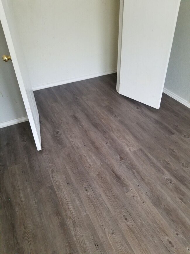 Building Photo - 2354 Mission View