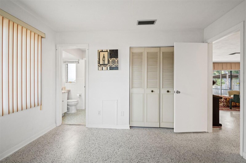 Building Photo - 6422 Fairlawn St