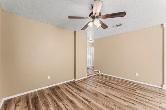 Building Photo - 17219 Camberwell Green Ln