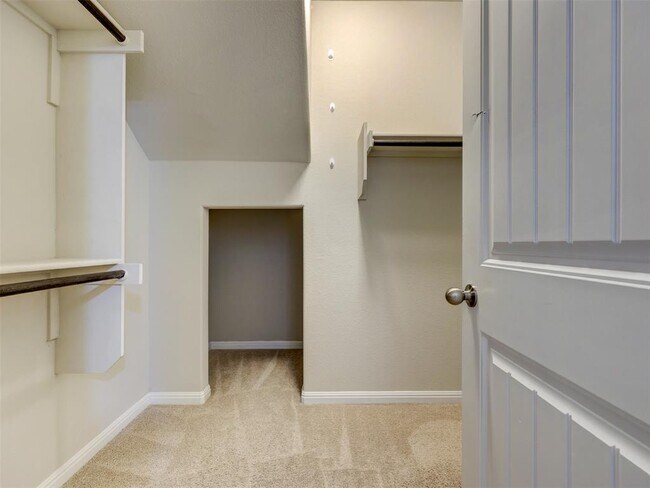 Building Photo - 408 Epiphany Ln