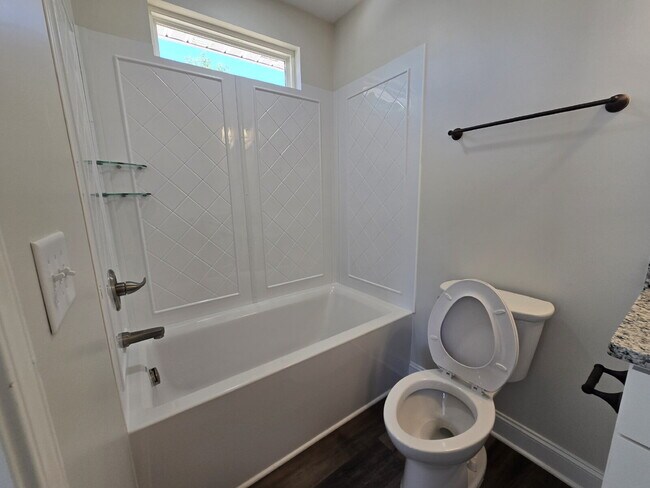 Building Photo - 2 Bedroom Townhomes Near Downtown Mebane for $1495