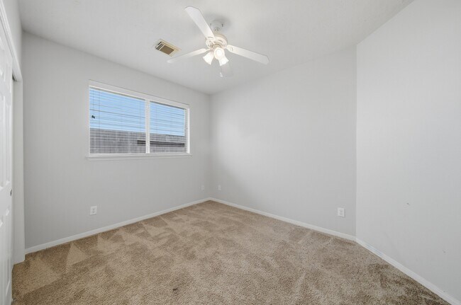 Building Photo - 1631 Crescent Shores Ln