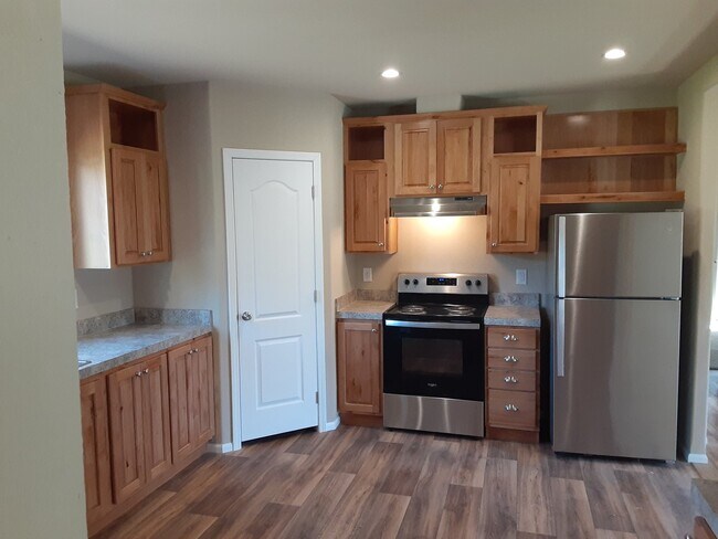 Building Photo - 28041 Fern Ridge Rd
