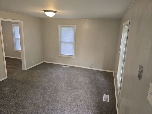 Building Photo - Cozy Home with a Lot of Land!