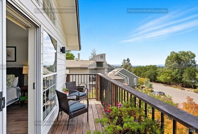 Building Photo - One of a kind home just steps away from Annadel State park