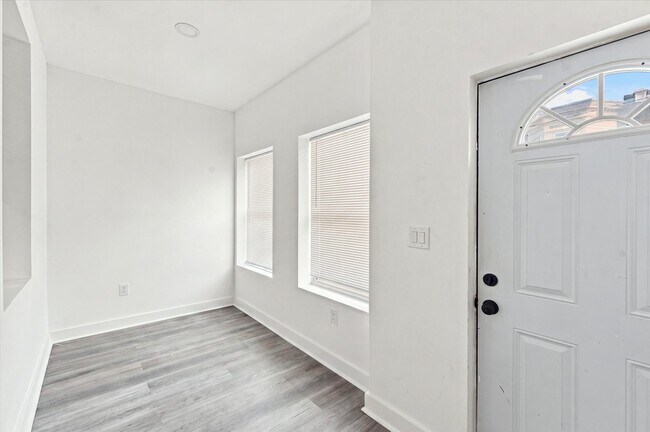 Building Photo - 5729 Hadfield St