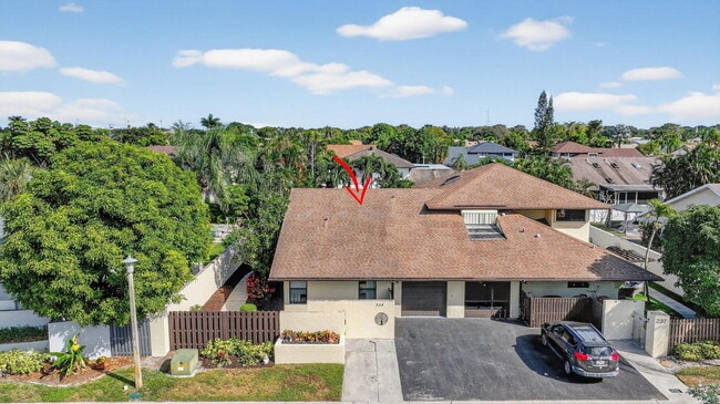 Building Photo - 235 SW 29th Ave