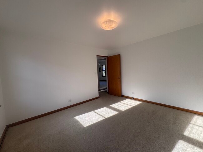 Building Photo - 10315 Chaucer St