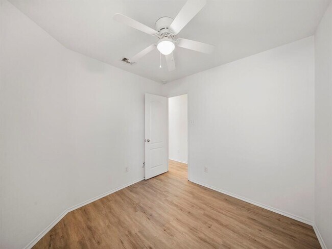 Building Photo - 526 Enchanted Springs Dr