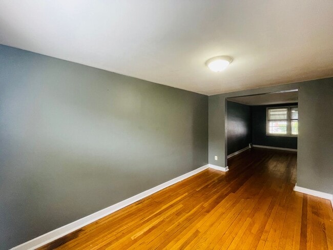 Building Photo - 3 Bedroom Single Family Home in Harrisburg!