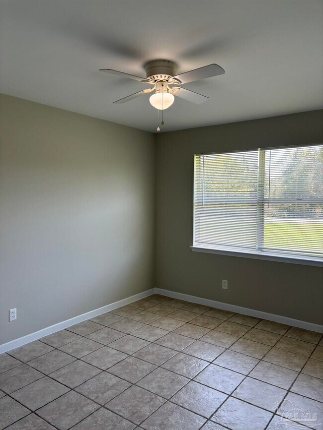 Building Photo - 1824 Iris Ln