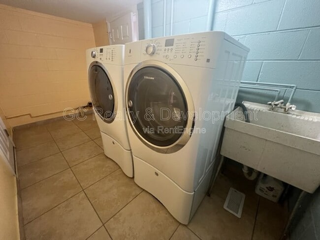 Building Photo - 1426 Ellisville Ln