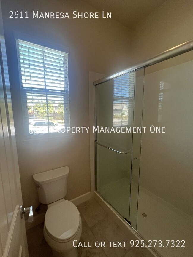 Building Photo - 2611 Manresa Shore Ln