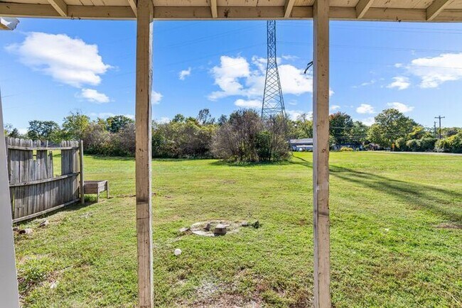 Building Photo - Charming 3-Bedroom 1.5 Bath Oasis in Bellevue
