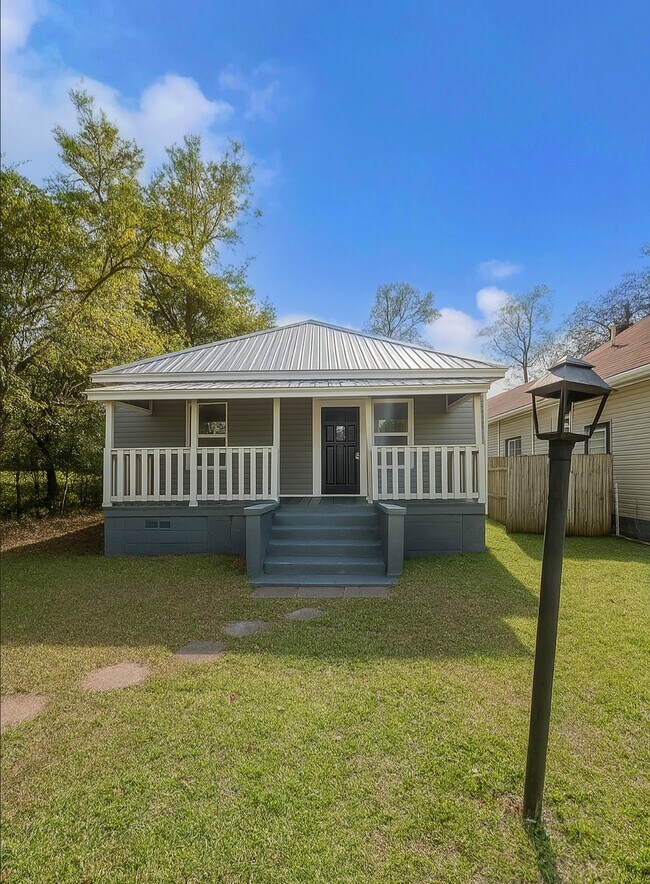 Primary Photo - 719 Washington Ave SW