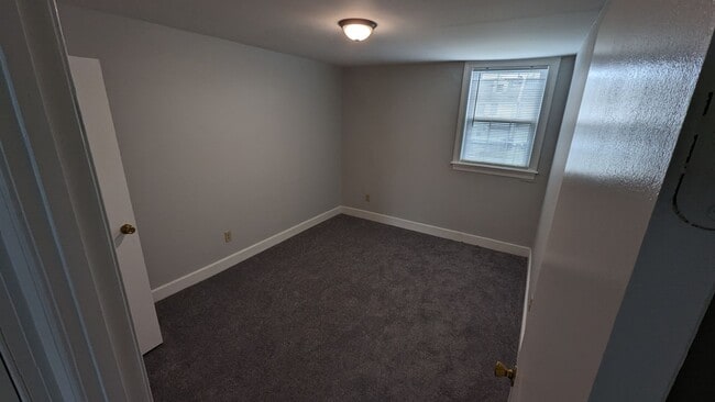 Building Photo - 3 bedroom home on a great block!