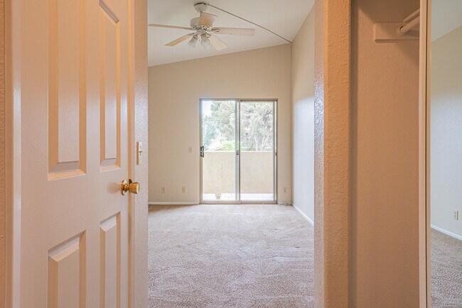 Building Photo - 450 Tava Ln