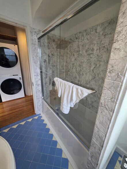 Building Photo - 9333 Lawlor St