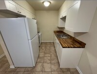 Building Photo - 646 S Hawley Rd