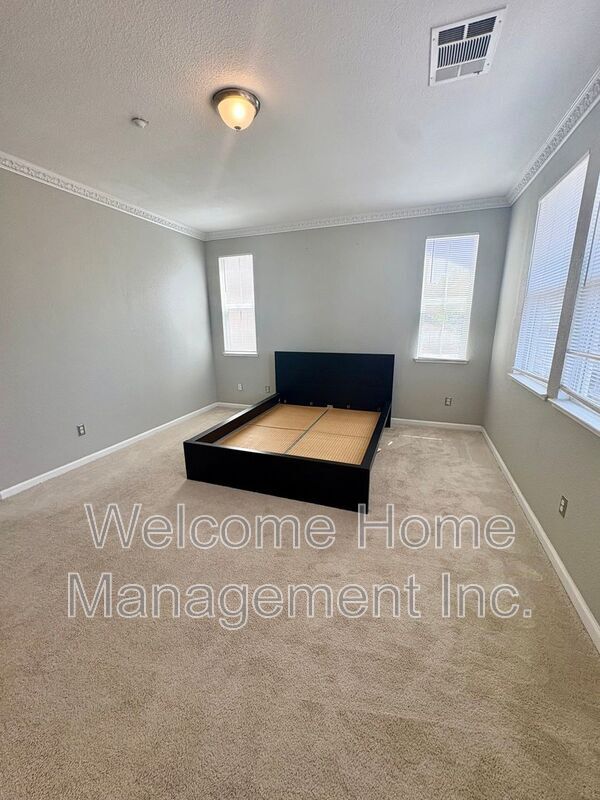 Building Photo - 6011 Daffodil Dr