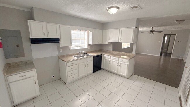 Building Photo - 6319 Merimac Dr