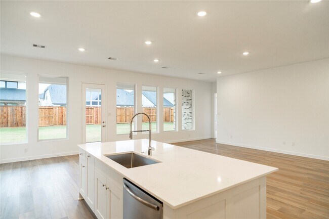 Building Photo - 31026 Sun Vly Dr