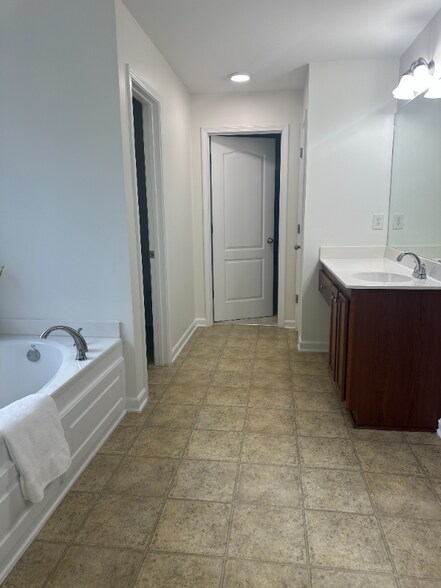 Building Photo - 5484 Stone Cove Dr SW