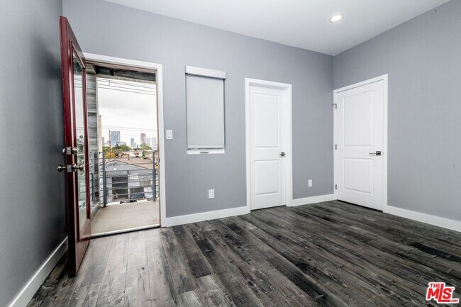 Building Photo - 1623 S New Hampshire Ave