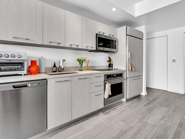 Building Photo - 45 SW 9th St