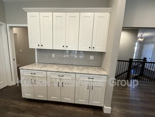 Building Photo - 1212 Hickory Point Dr