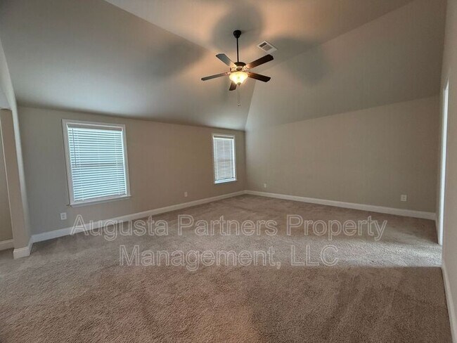 Building Photo - 3500 Hilltop Trl