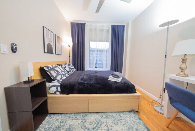 Building Photo - 230 W 113th St