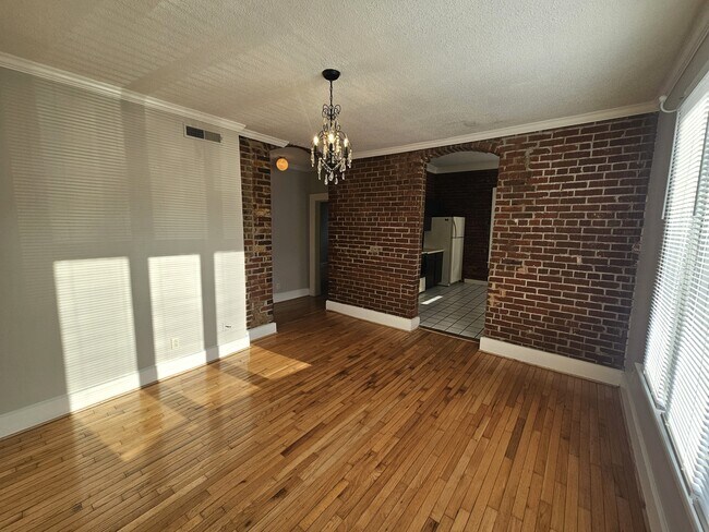 Building Photo - 607 Lindsay St