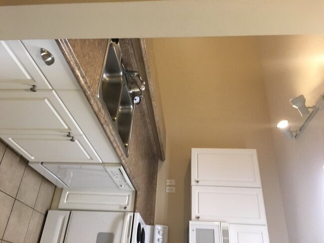 Building Photo - 976 Scenic Oak Ln
