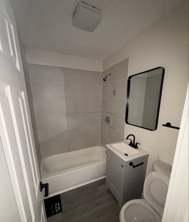 Building Photo - 3014 E 69th St