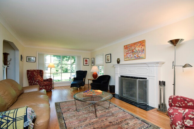 Building Photo - 319 Wesley Ave