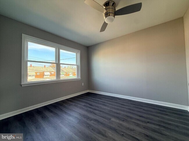 Building Photo - 2021 Kelmore Rd