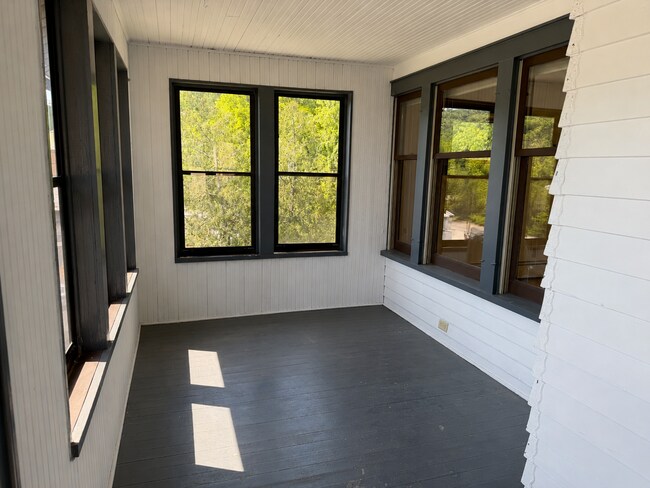 Building Photo - 5- Bedroom House for Rent in Chaseburg