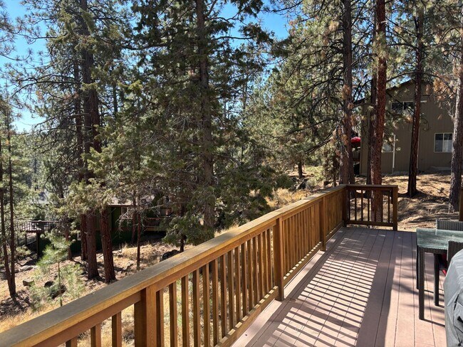 Building Photo - 4 Bed Home 20 Minutes From Mt. Bachelor